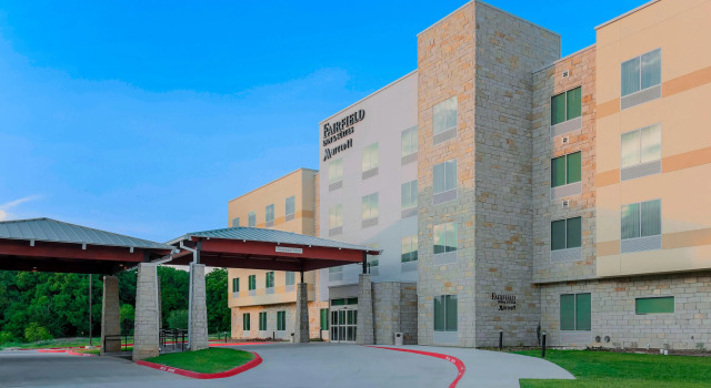 Fairfield Inn & Suites by Marriott Decatur at Decatur Conference Center, Забронировать Отель Декейтер Dallas - Fort Worth Metropolitan Area