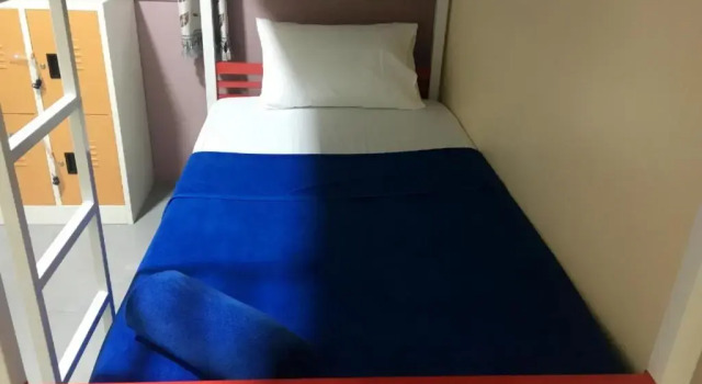 Кровать в общем номере Captan Home