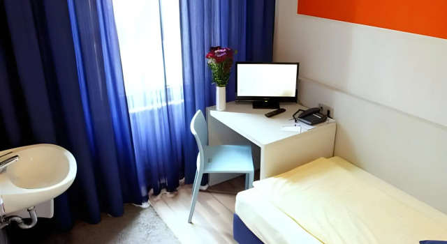 Colour Hotel