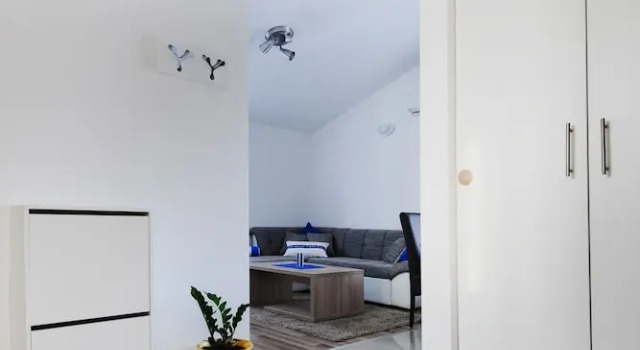 Апартаменты с 2 комнатами с балконом и с частичным видом на море Apartments Hills