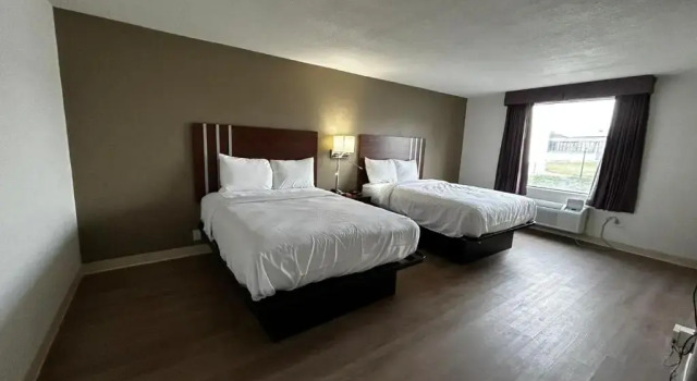 Четырёхместный люкс Econo Lodge Inn & Suites Chambersburg Central