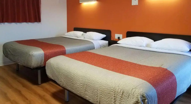 Четырёхместный номер Deluxe Motel 6 Cranbrook