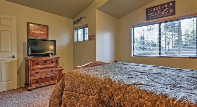 Коттедж Mountain Cabin Retreat w/ Game Room, Patio & Views