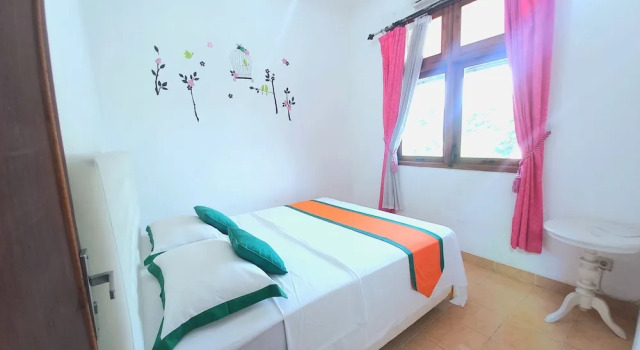 Homestay Jogja 4 Kamar Tidur Full AC Seputaran Umbulharjo dekat Gembiraloka, Rezervovat Hotel 3hvězdičkové hotely v Yogyakarta Province, 3*