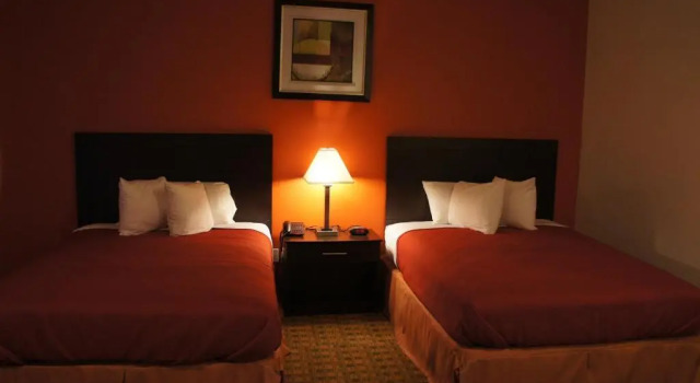 Четырёхместный номер Standard Lux Inn and Suites