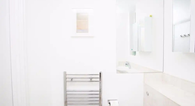 1 Bedroom Apartment Near Camberwell With Balcony