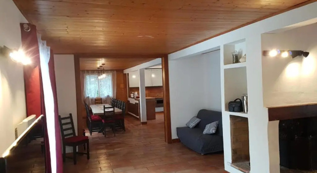 Grand Gîte Saint-Lary centre pour 15 pers. pouvant accueillir jusqu’à 17 pers., Забронировать Отель Отели в центре Сен-Лари-Сулан, в центре, Парковка
