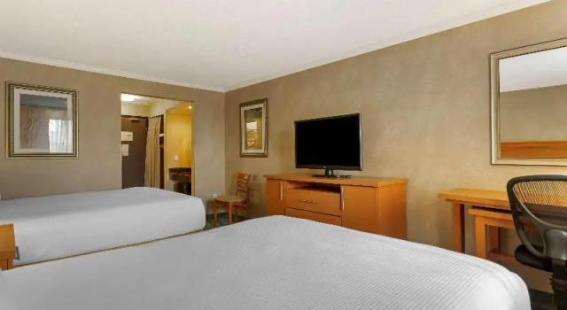 Четырёхместный номер Standard Best Western Davison Inn