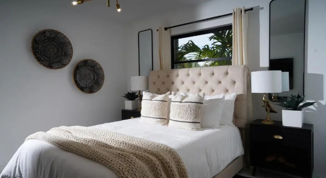Glamorous 3-Bedroom Villa with Heated Pool Sarasota Area, Забронировать Вилла Виллы Порт-Шарлотт, Вилла