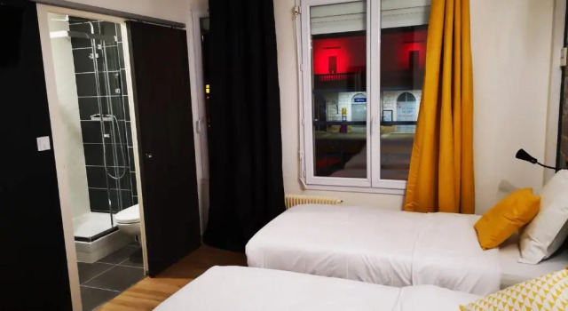 Номер Standard Hotel Bar Restaurant Lescale