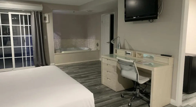 Люкс с балконом Wave Hotel Manhattan Beach