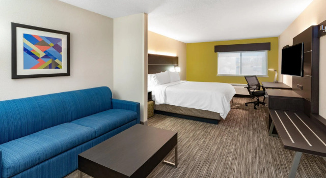 Двухместный люкс Holiday Inn Express Hotel & Suites Albuquerque - North Balloon Fiesta Park by IHG