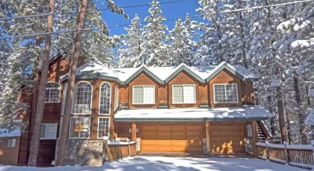 Коттедж 2460 Lupine Trail 6 Bedroom Home by RedAwning