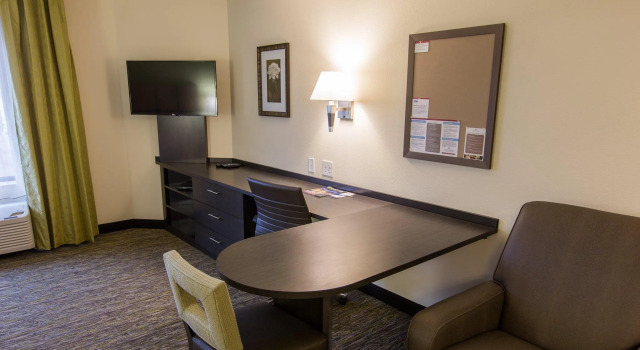 Двухместный люкс Candlewood Suites Overland Park W 135th St by IHG