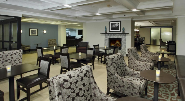 Кровать в общем номере Hampton Inn Plymouth Meeting