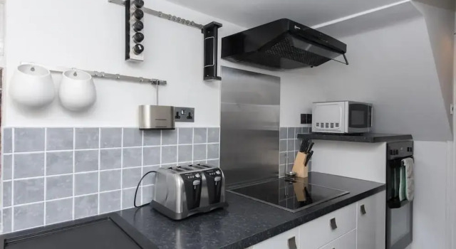 Seafront Walk Garden Apartment