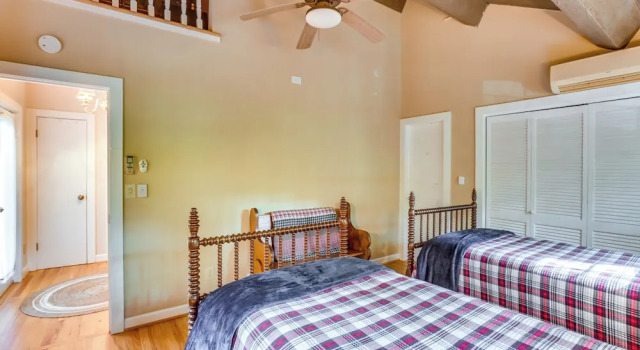 Коттедж Well-appointed Boone Home w/ Hot Tub + Gas Grill