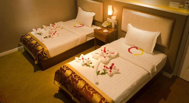 Sunny Holiday Hotel