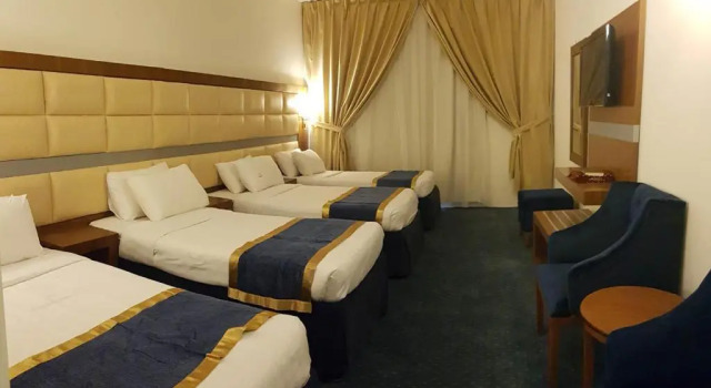 Четырёхместный номер Emaar Elite Al Madina Hotel