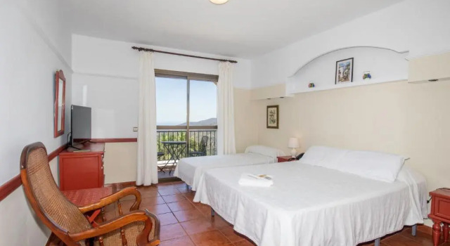 Двухместный номер Standard с балконом Hotel y Bungalows Balcón de Competa