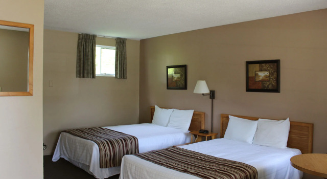 Colonial Resort-1000 Islands, Buchen Sie Hotel Hotels in Thousand Islands mit Pool, Schwimmbad