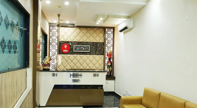 OYO 9007 Royal Crown