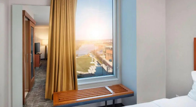 Четырёхместная студия с красивым видом из окна SpringHill Suites Indianapolis Downtown