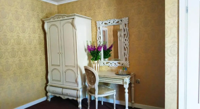 Трёхместный номер Standard с балконом ROYAL PALACE Centrum Bankietowe