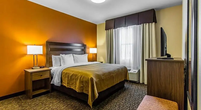 Двухместный люкс Deluxe MainStay Suites Watford City - Event Center