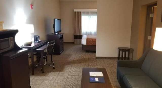 Люкс Comfort Suites Bloomsburg