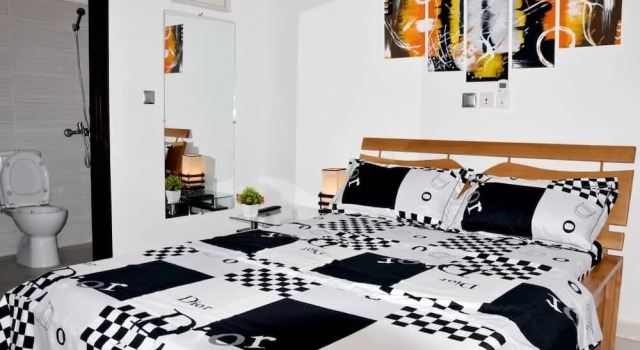 Residence Hausman, Boek Hotel Cocody 