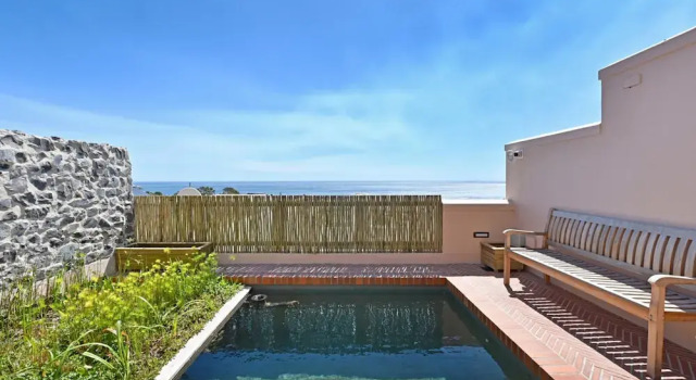 Коттедж Camps Bay Apartment