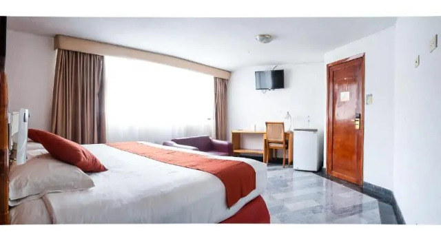 Полулюкс Hotel la Giralda
