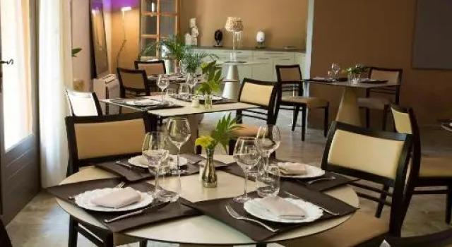 Le Mas Des Aigras - Hôtel de Charme en Provence, Prenota Hotel Orange Valchiusa