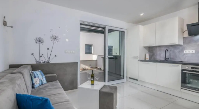 Апартаменты Цокольный этаж Apartments Elle Luxury Vantačići