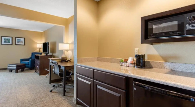 Люкс Comfort Inn & Suites Bryant - Benton