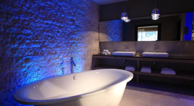 Люкс с видом на бассейн Stroblhof Active Family Spa Resort