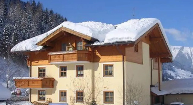 Апартаменты Bright Holiday Home in Huttschlag near Mountains Ski Slopes