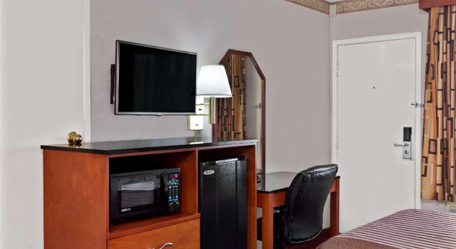 Четырёхместный номер Standard Travelodge by Wyndham Burbank-Glendale