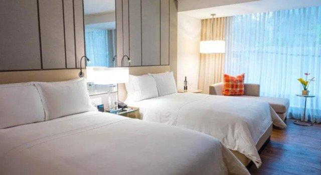 Четырёхместный номер Standard Medellin Marriott Hotel