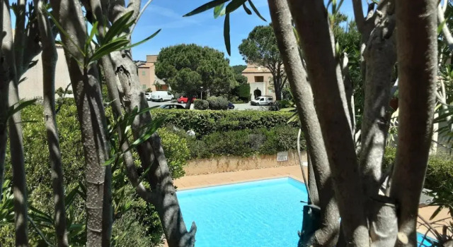 Апартаменты "TI SABLE" Agréable studio climatisé, Jolie Vue Mer, Piscine à Cavalaire sur Mer Golfe de St-Tropez