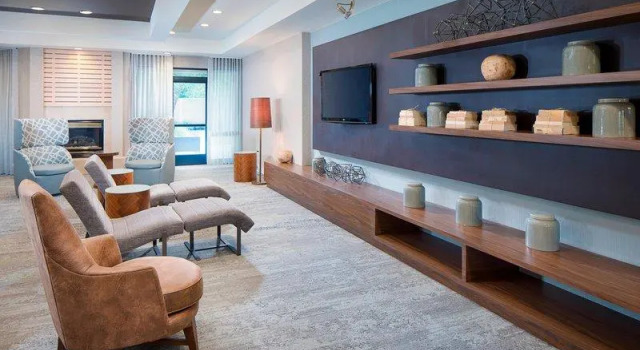 Люкс Courtyard by Marriott Richmond Airport