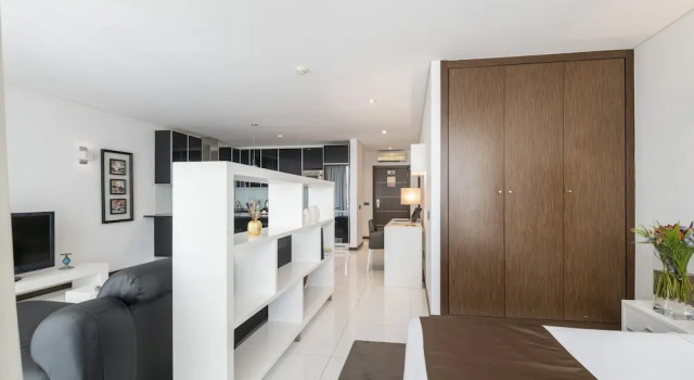 Deluxe Suite with balcony RK Suite Hotel
