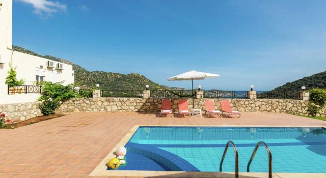 Villa on Hillside, Private Pool, Fantastic Views to bay of Bali and Mountains
