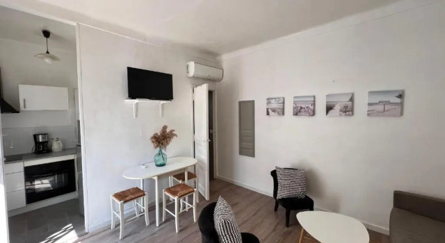 30m Studio in the heart of old Antibes wifi air conditioning