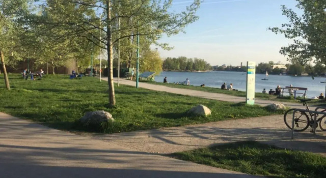 Апартаменты Trendy Danube Apartment - Close to UN