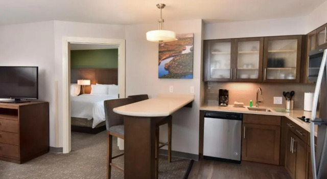 Люкс с 2 комнатами Staybridge Suites Wisconsin Dells - Lake Delton, an Ihg Hotel