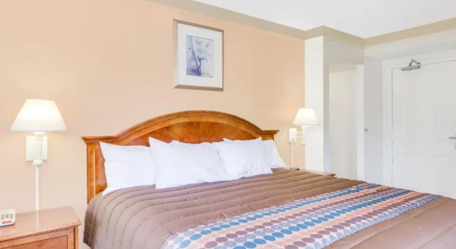 Люкс Days Inn by Wyndham Birmingham/West