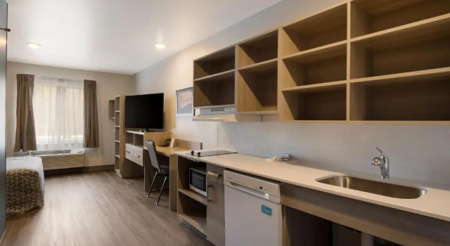 Четырёхместный люкс WoodSpring Suites Grand Rapids Kentwood