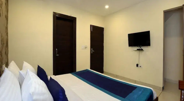 OYO 9951 Hotel Satkar Avenue, Varaa Hotelli Zirakpur Haryana